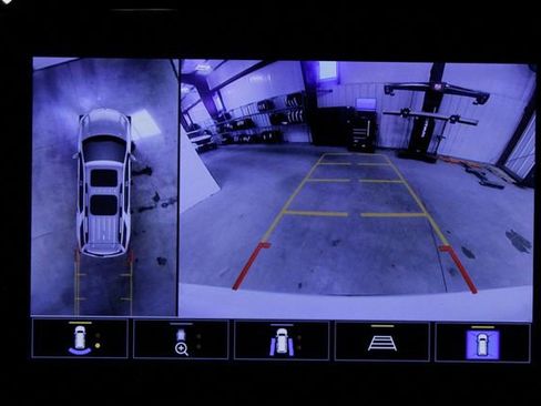 Used 2023 Chevrolet Traverse RS image 37