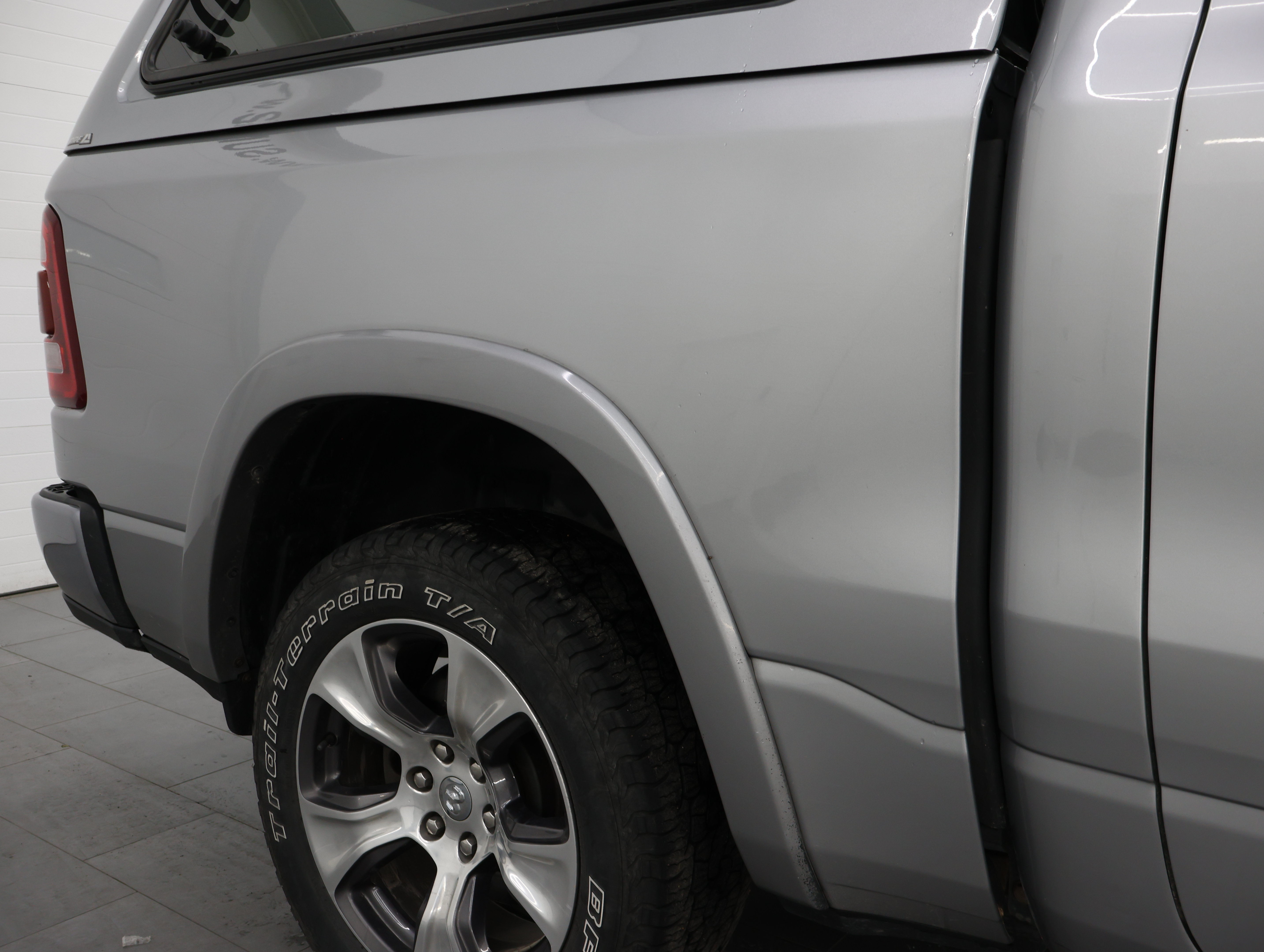Used 2019 RAM 1500 Laramie w/ Sport Appearance Package AWD/4WD image 25