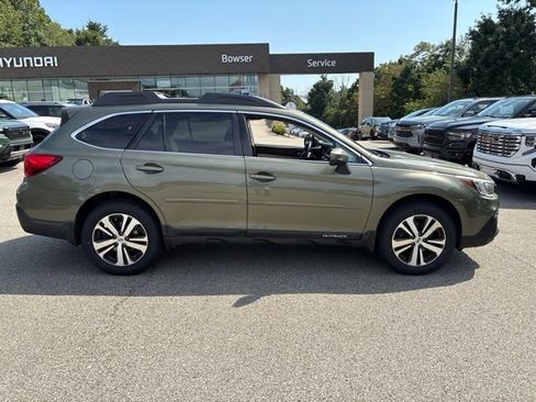 Used 2019 Subaru Outback 2.5i Limited w/ Popular Package #2 AWD/4WD image 4