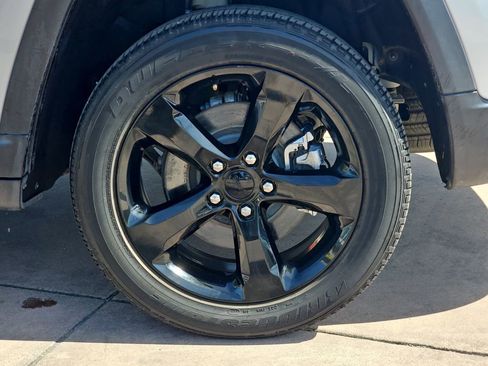 Used 2023 Jeep Grand Cherokee L Laredo image 37