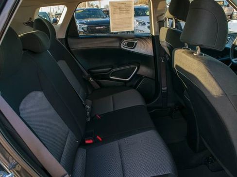 Used 2022 Kia Soul LX image 18
