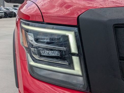 Used 2023 Nissan Titan PRO-4X w/ Pro-4x Convenience Package AWD/4WD image 9