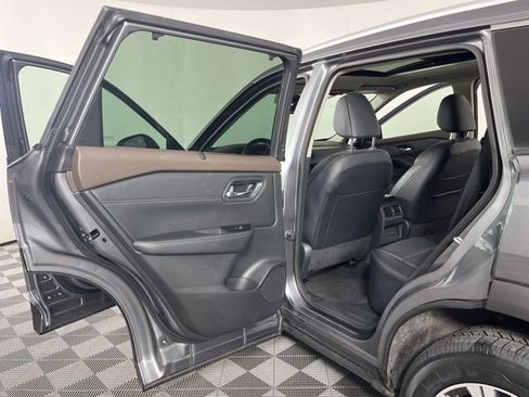 Used 2023 Nissan Rogue SV w/ SV Premium B Package image 41