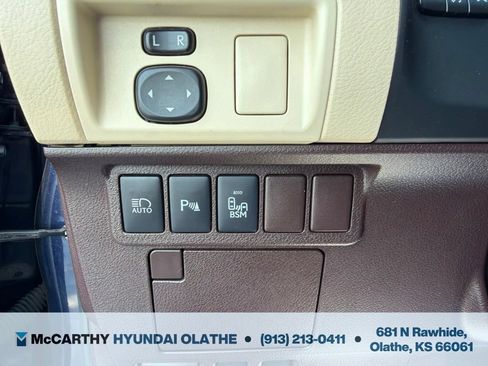 Used 2016 Lexus ES 350 w/ Luxury Package w/Wood Trim FWD image 22