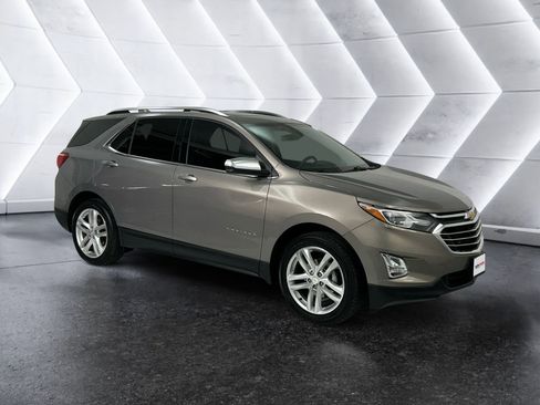 Used 2018 Chevrolet Equinox Premier image 1
