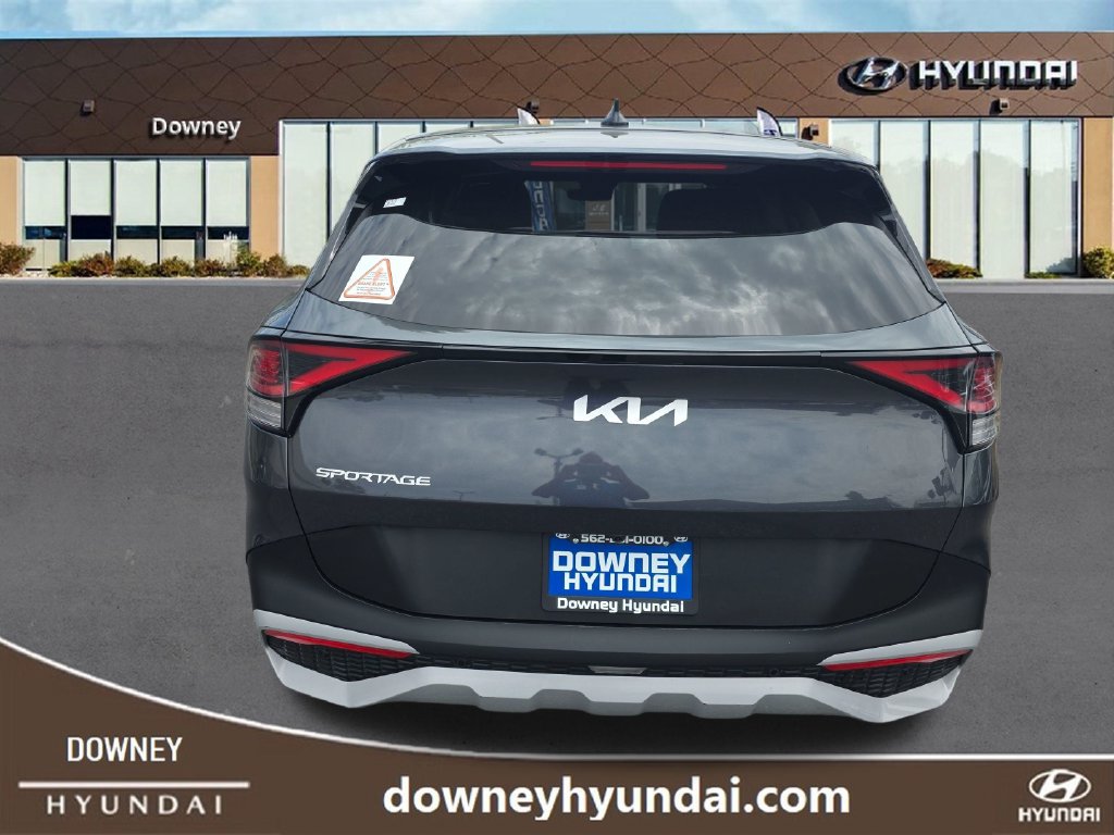 Used 2025 Kia Sportage LX FWD image 4