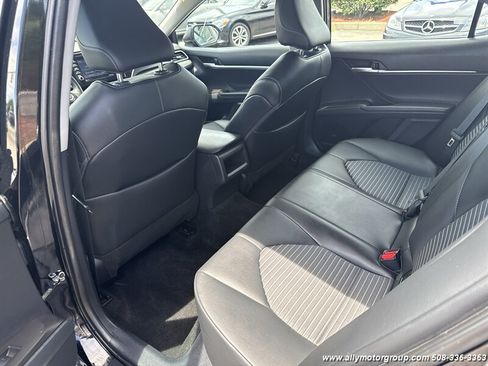 Used 2024 Toyota Camry SE w/ Cold Weather Package FWD image 13