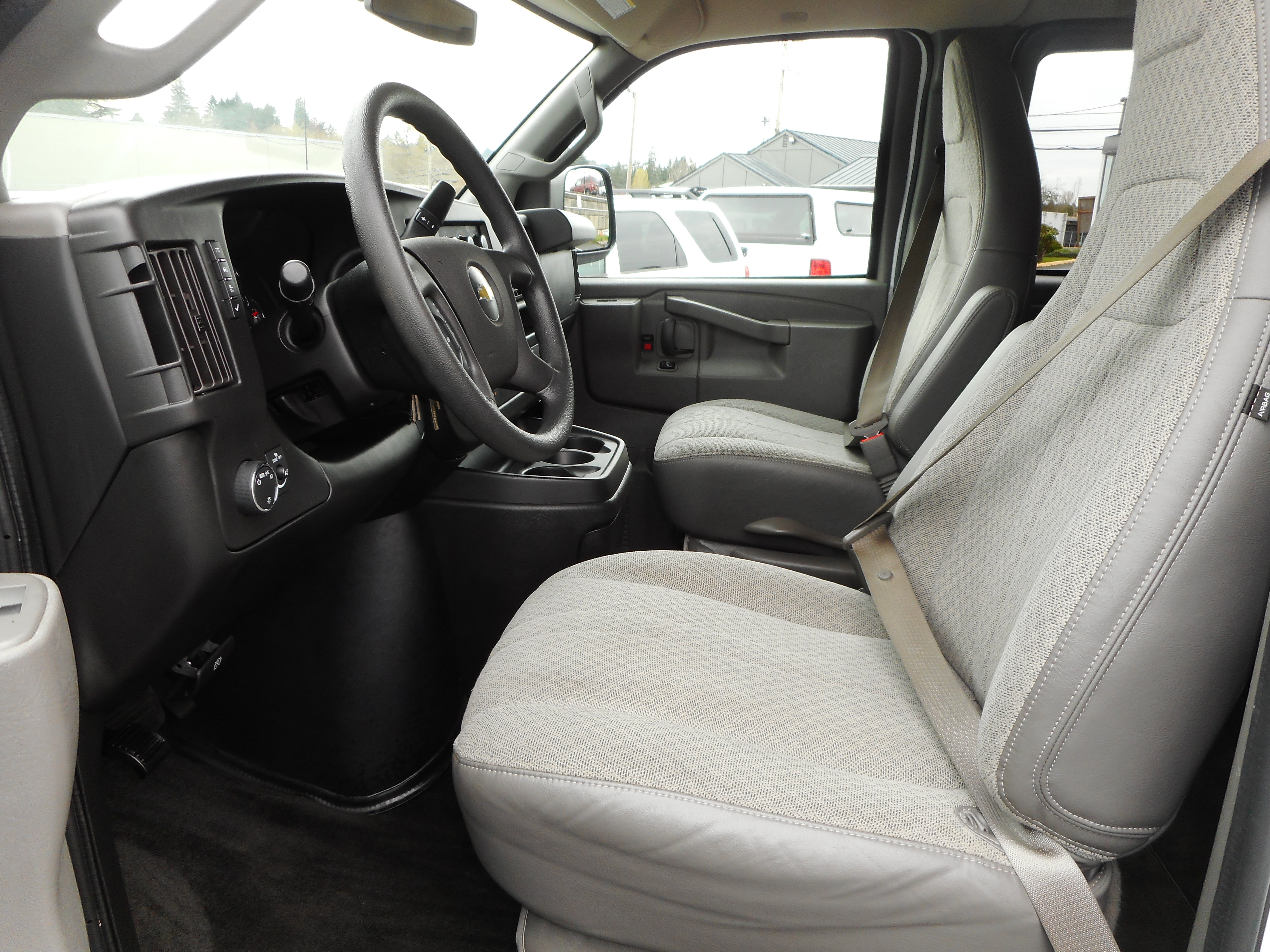 Used 2017 Chevrolet Express 3500 LT w/ LT Preferred Equipment Group RWD image 13