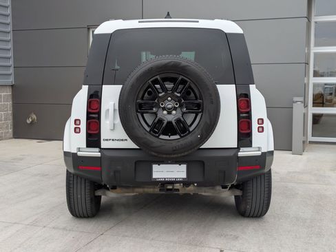 Used 2024 Land Rover Defender 90 S image 9