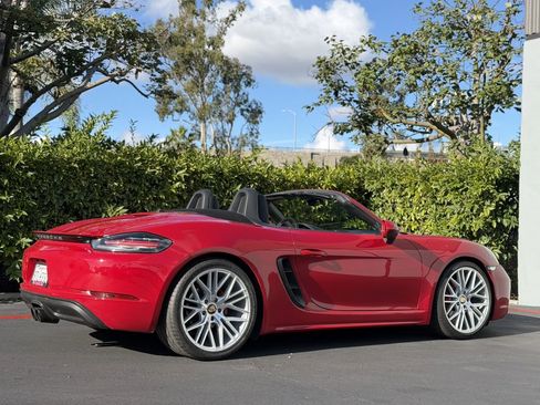 Used 2018 Porsche 718 Boxster S image 10
