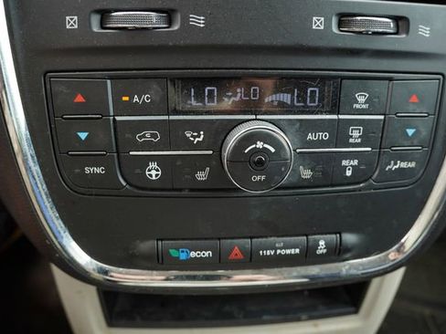 Used 2015 Chrysler Town & Country Touring w/ Driver Convenience Group FWD image 7