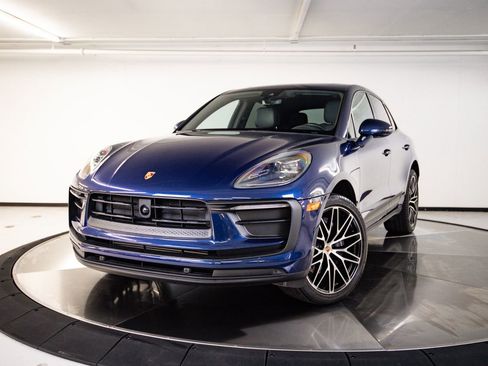 Certified 2025 Porsche Macan AWD/4WD image 1