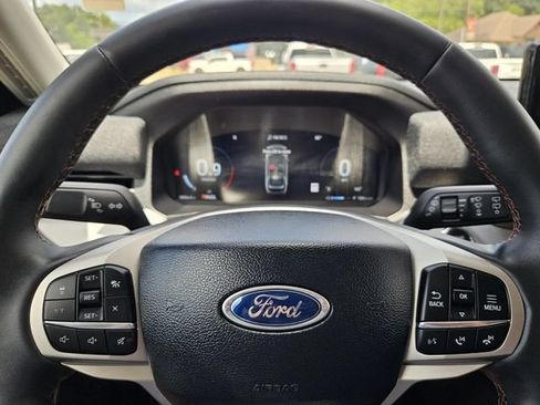Used 2025 Ford Explorer Active RWD image 33