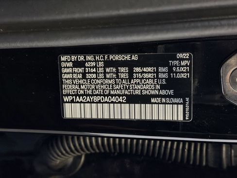 Used 2023 Porsche Cayenne Platinum Edition image 26