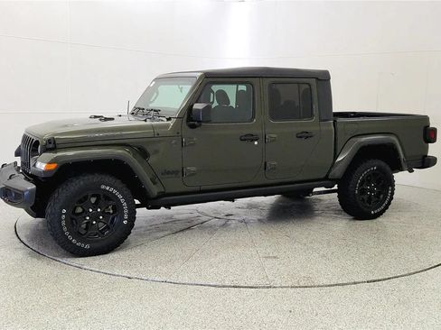 Used 2022 Jeep Gladiator Sport AWD/4WD image 5