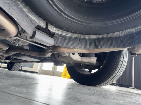 Used 2017 Land Rover Discovery HSE image 23