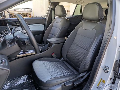 Used 2025 Chevrolet Trax LT w/ LT Convenience Package image 23