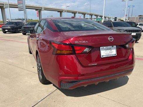 Used 2024 Nissan Altima 2.5 SV FWD image 6
