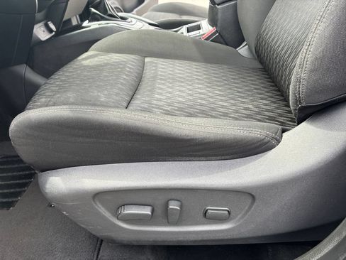 Used 2020 Nissan Rogue SV AWD/4WD image 16