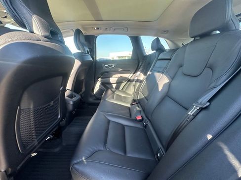 Used 2020 Volvo XC60 T6 Momentum image 8