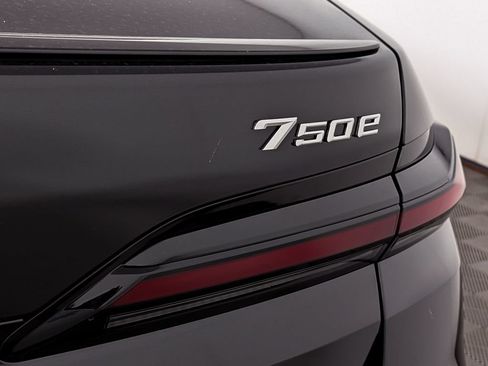 New 2026 BMW 750e xDrive AWD/4WD image 7