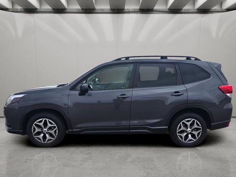 Used 2022 Subaru Forester Premium AWD/4WD image 2
