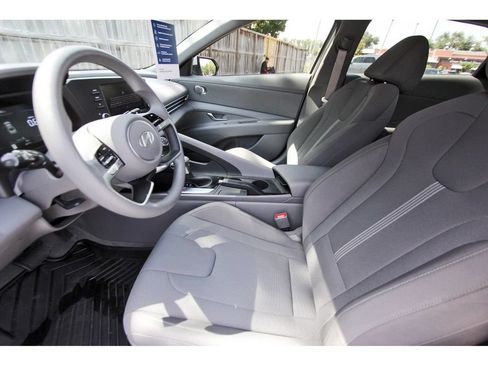 Certified 2026 Hyundai Elantra SE FWD image 15