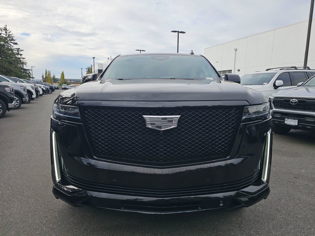 Used 2024 Cadillac Escalade ESV Sport Platinum w/ Heavy-Duty Trailer Package AWD/4WD image 2