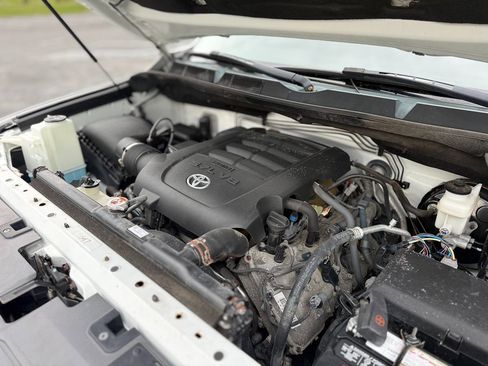 Used 2019 Toyota Tundra SR5 w/ SR5 Upgrade Package AWD/4WD image 37