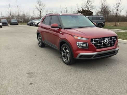 Certified 2023 Hyundai Venue SEL image 3