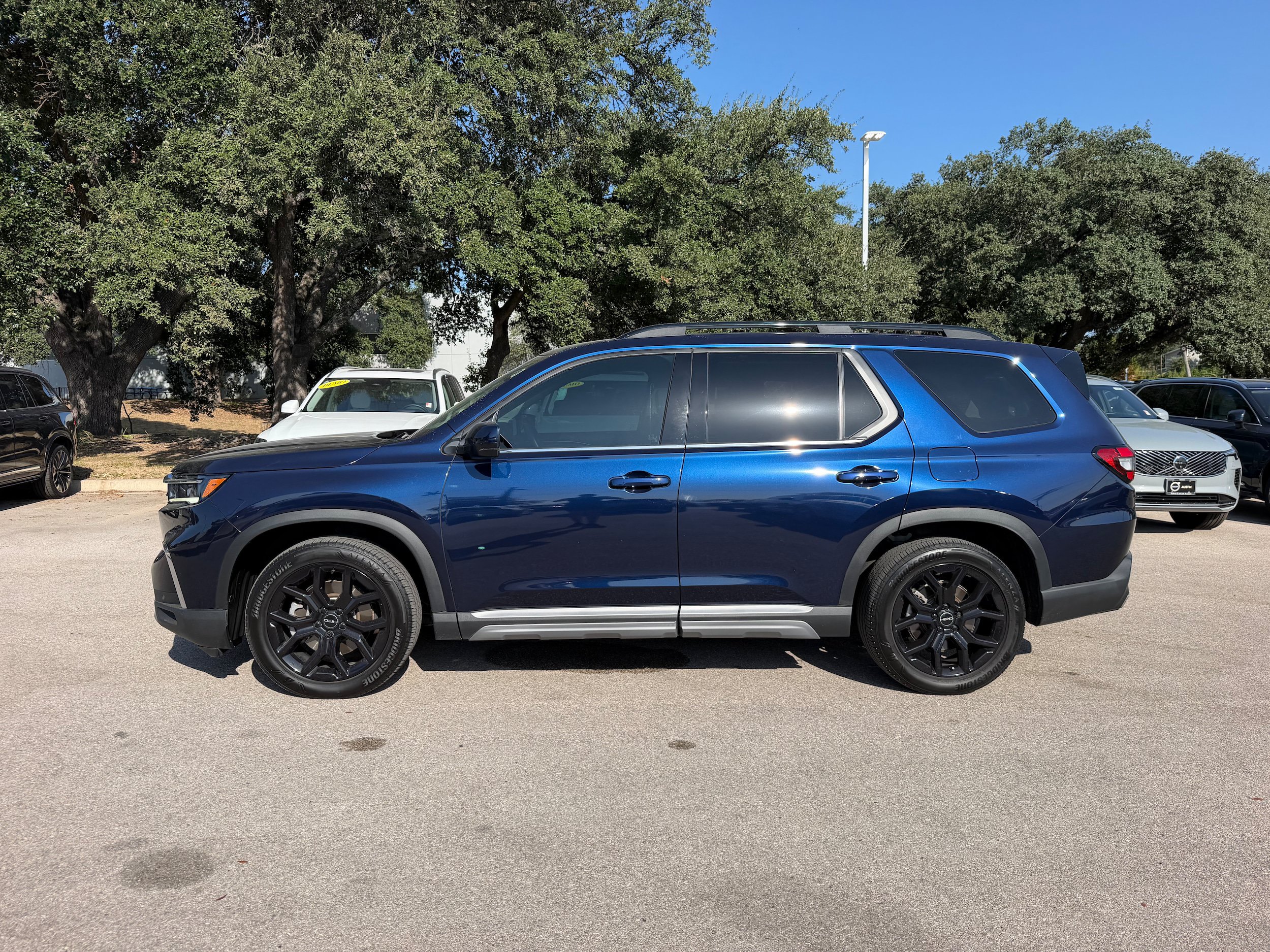 Used 2025 Honda Pilot Touring image 3