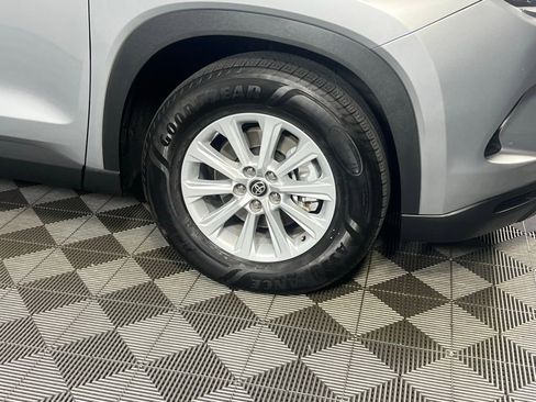 Used 2025 Toyota Grand Highlander AWD image 12