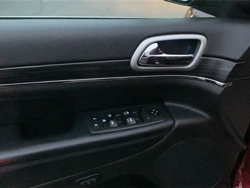 Used 2021 Jeep Grand Cherokee Limited image 10