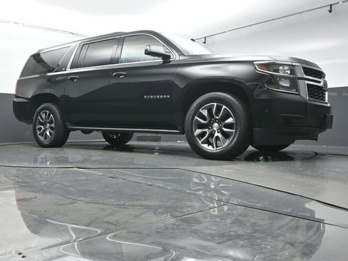 Used 2020 Chevrolet Suburban LT image 38