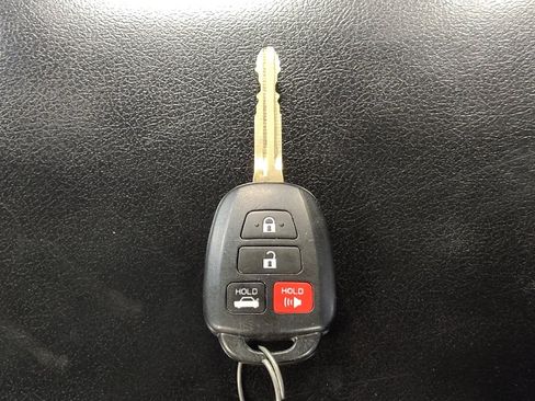 Used 2017 Toyota Camry LE image 32