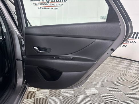 Used 2023 Hyundai Elantra Limited FWD image 23