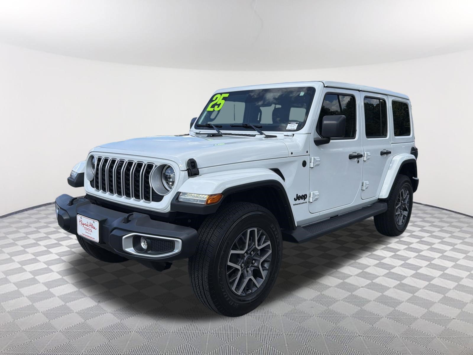 Used 2025 Jeep Wrangler Unlimited Sahara AWD/4WD image 3