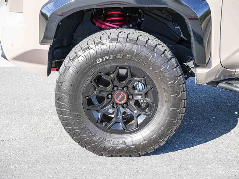 Used 2025 Toyota Tacoma TRD Pro AWD/4WD image 9