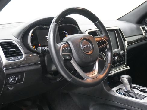 Used 2018 Jeep Grand Cherokee Overland image 9
