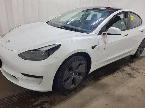 Used 2023 Tesla Model 3 Standard Range image 3