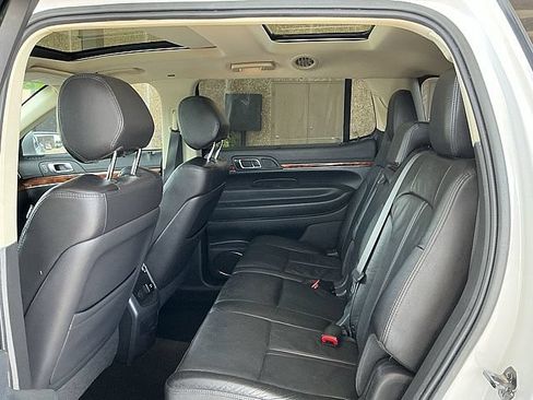 Used 2019 Lincoln MKT AWD image 13