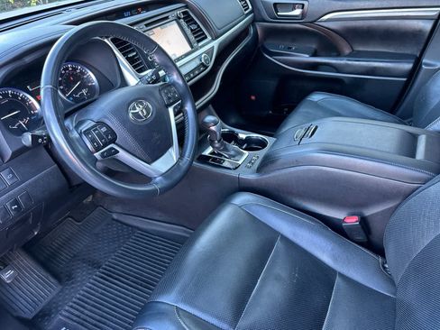 Used 2019 Toyota Highlander Limited image 11
