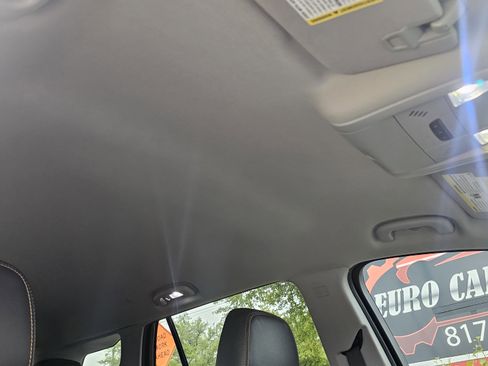 Used 2021 GMC Terrain SLT image 32