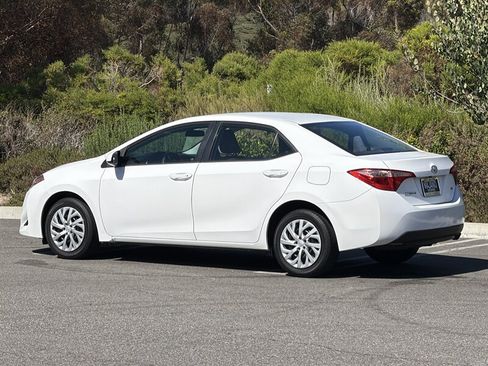 Used 2017 Toyota Corolla LE FWD image 5