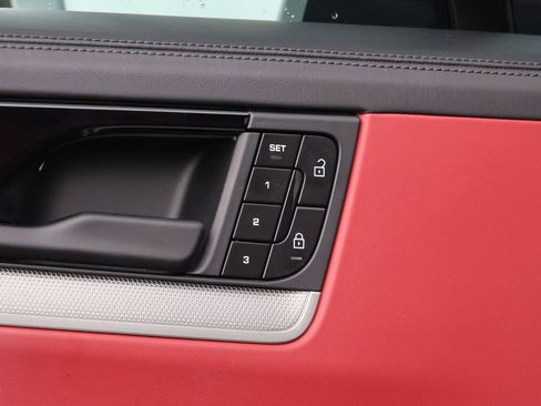 Certified 2025 Porsche Cayenne S AWD/4WD image 8