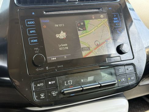 Used 2016 Toyota Prius Four w/ Advanced Technology Package FWD image 17