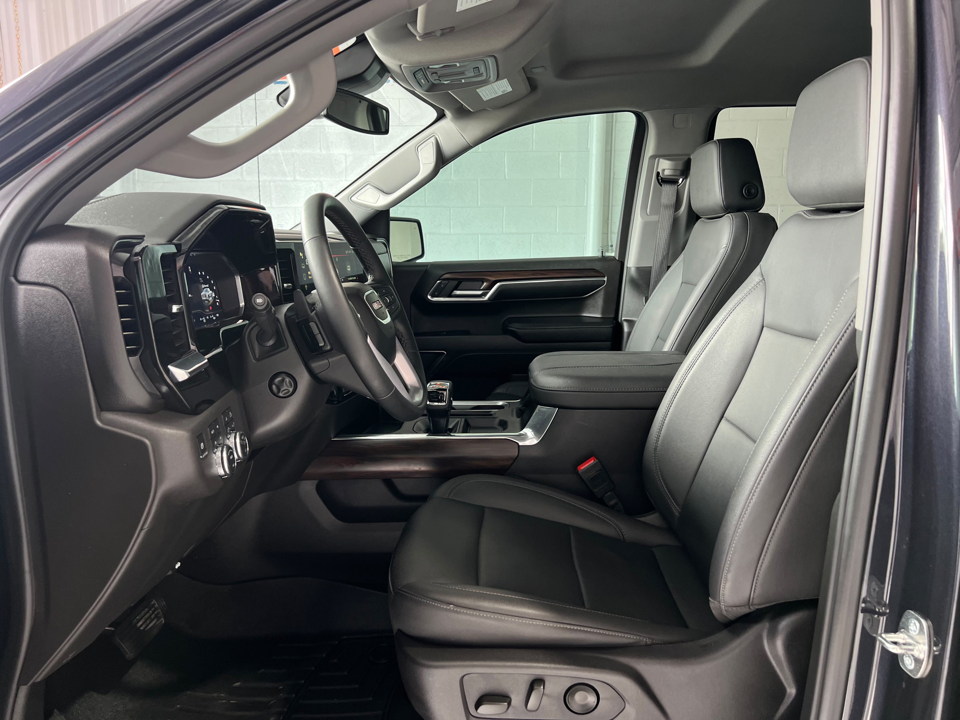 Used 2024 GMC Sierra 1500 SLT AWD/4WD image 10