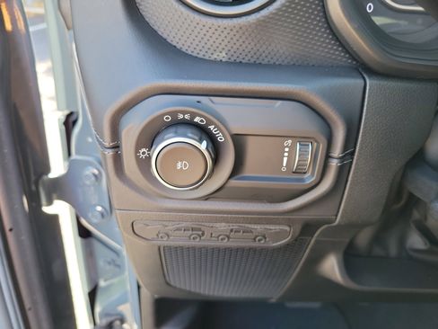 Used 2024 Jeep Wrangler Unlimited Rubicon AWD/4WD image 27
