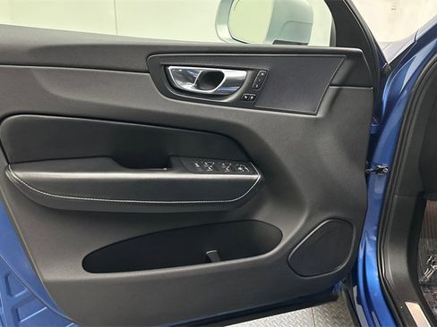 Used 2018 Volvo XC60 T6 R-Design w/ Convenience Package image 16