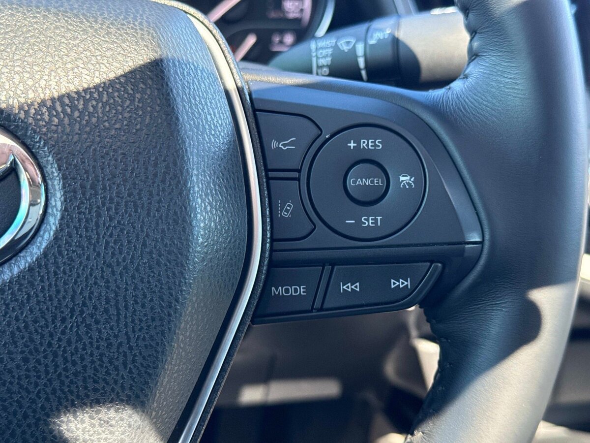 Used 2018 Toyota Camry SE w/ Moonroof Package FWD image 23
